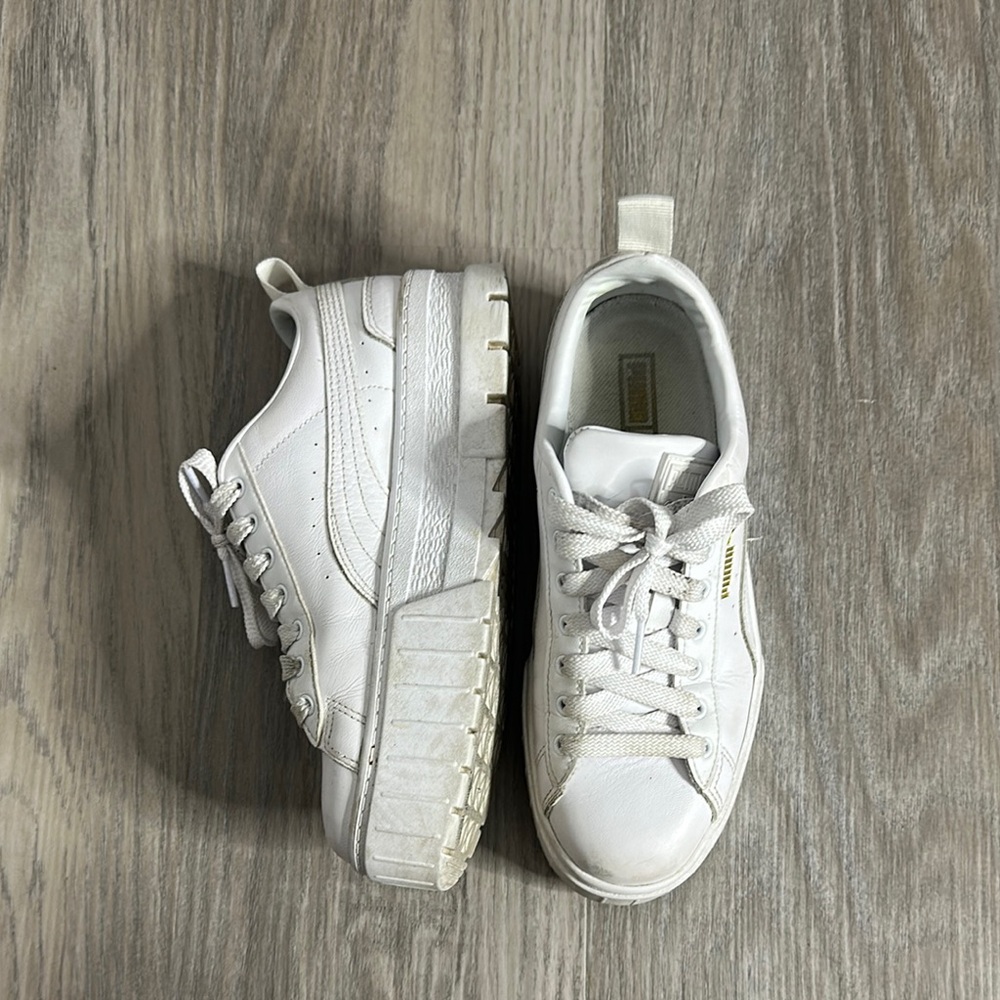 Puma White Sneakers Minimalist Low-Top Design